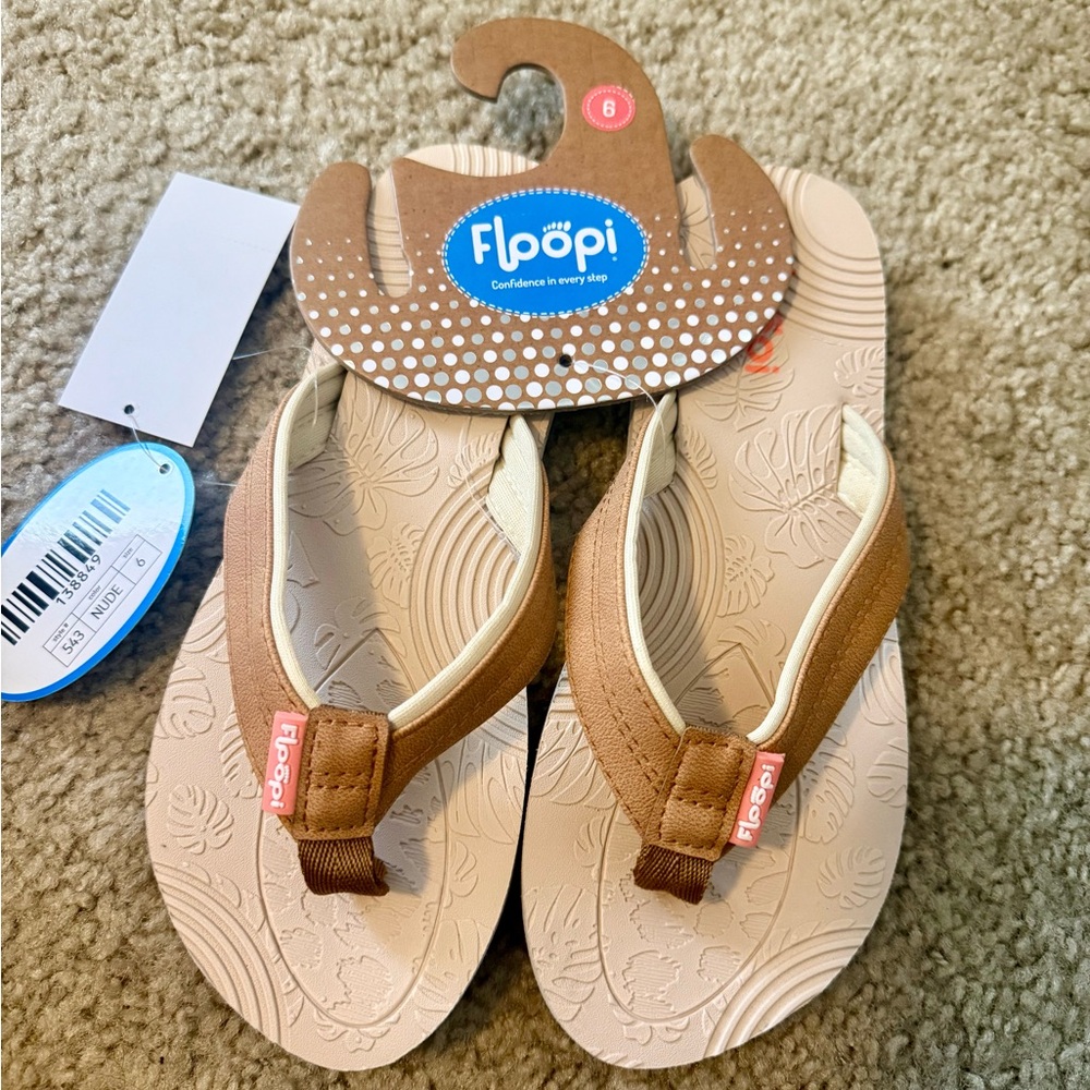 Flopi Women's Tan Sandals size 6 NWT
